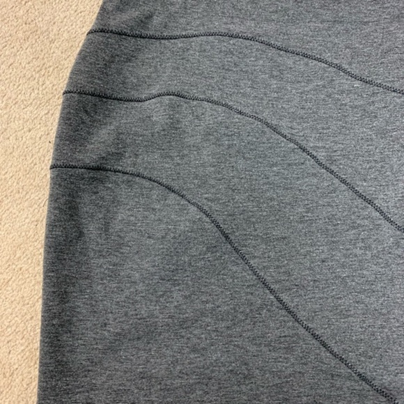 SimplyVera Vera Wang Gray Stretch Skirt Size Large - Picture 2 of 5